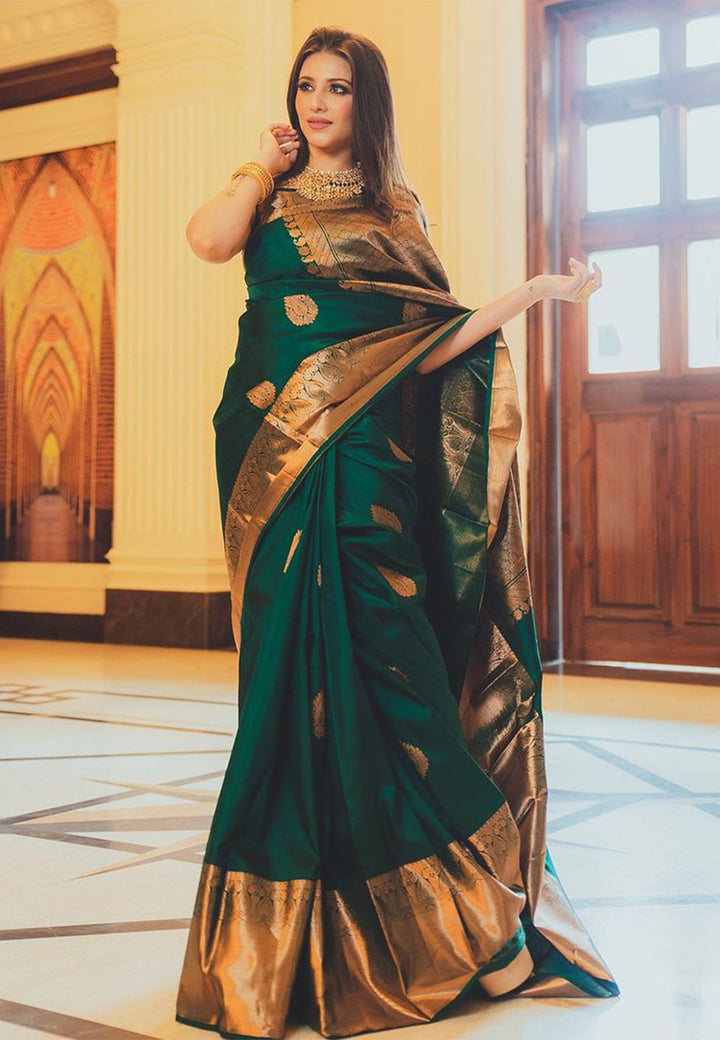 Pure Silk, Kanjivaram Saree with pure copper zari, intricate detailing with blouse.